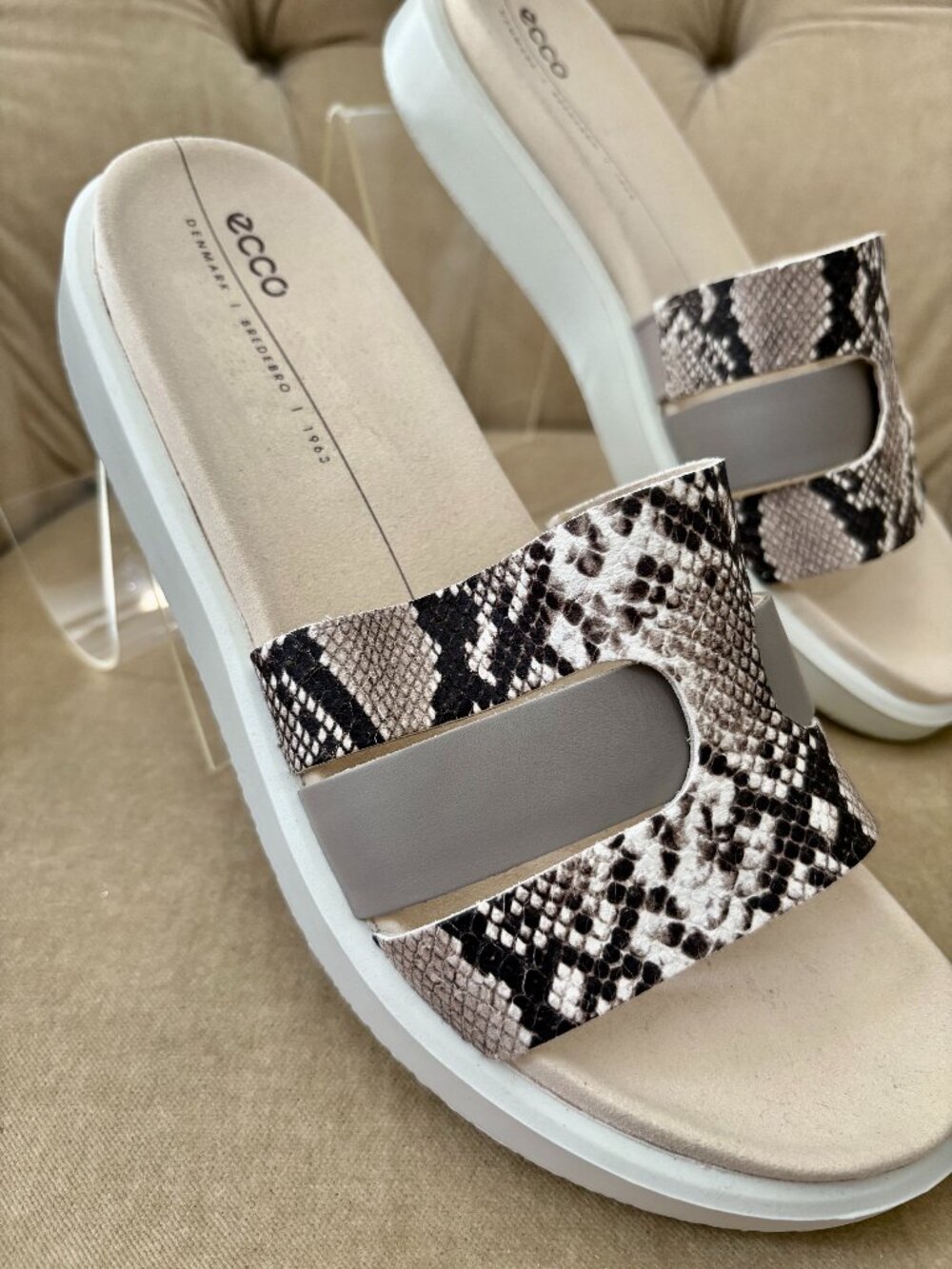 NEW Auth ECCO Women's FLOWT OASIS Snake Embossed Leather Slides - Picture 3 of 7